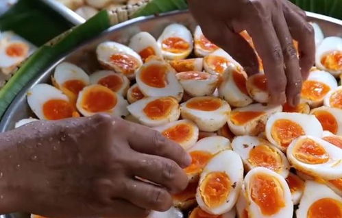泰国最有名的 油炸鸭蛋 制作过程不好看,成品却让人嘴馋